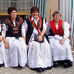 Frauen vom Heimatverein in Treffurter Tracht